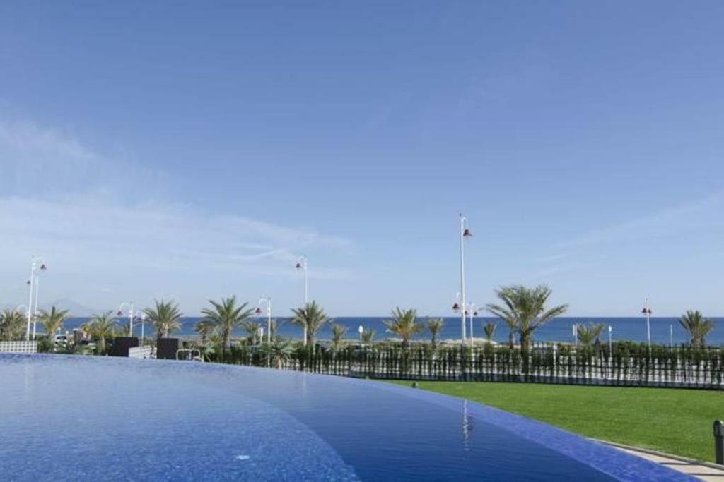 Luxury Beach Front Apartment アレナレス・デル・ソル エクステリア 写真